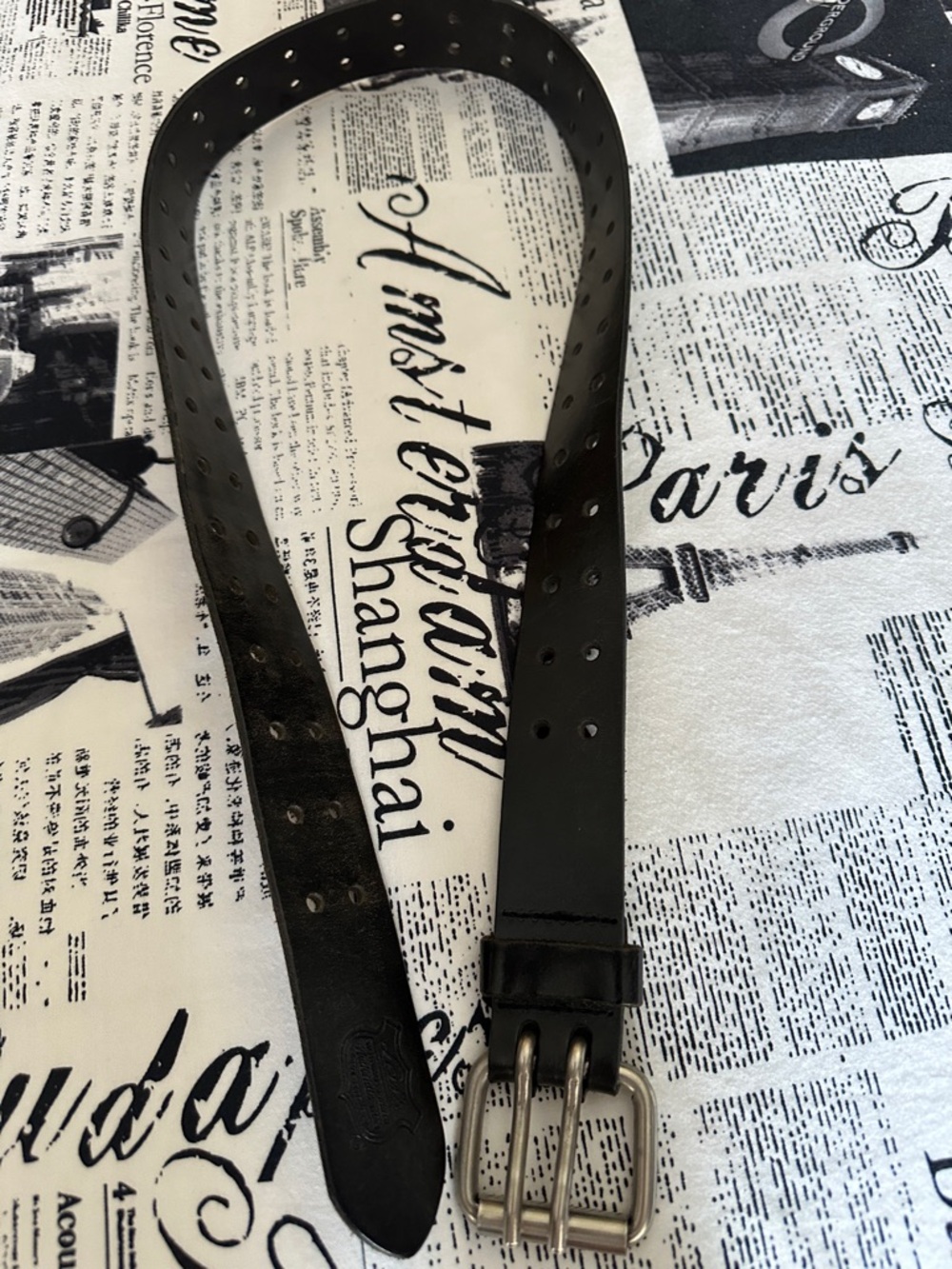 EUC VINTAGE WOMENS M LEVi’s MADE IN CANADA GENUINE LEATHER BELT